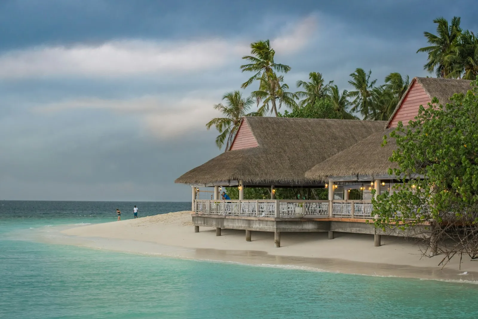 Casa de playa entre palmeras